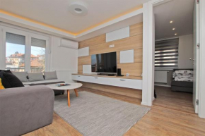 Modern bright apartment with FREE PARKING